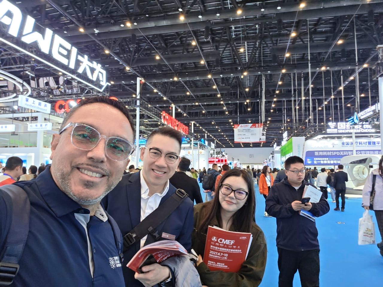 WeHere Medical team and clients on the CMEF show floor in Beijing