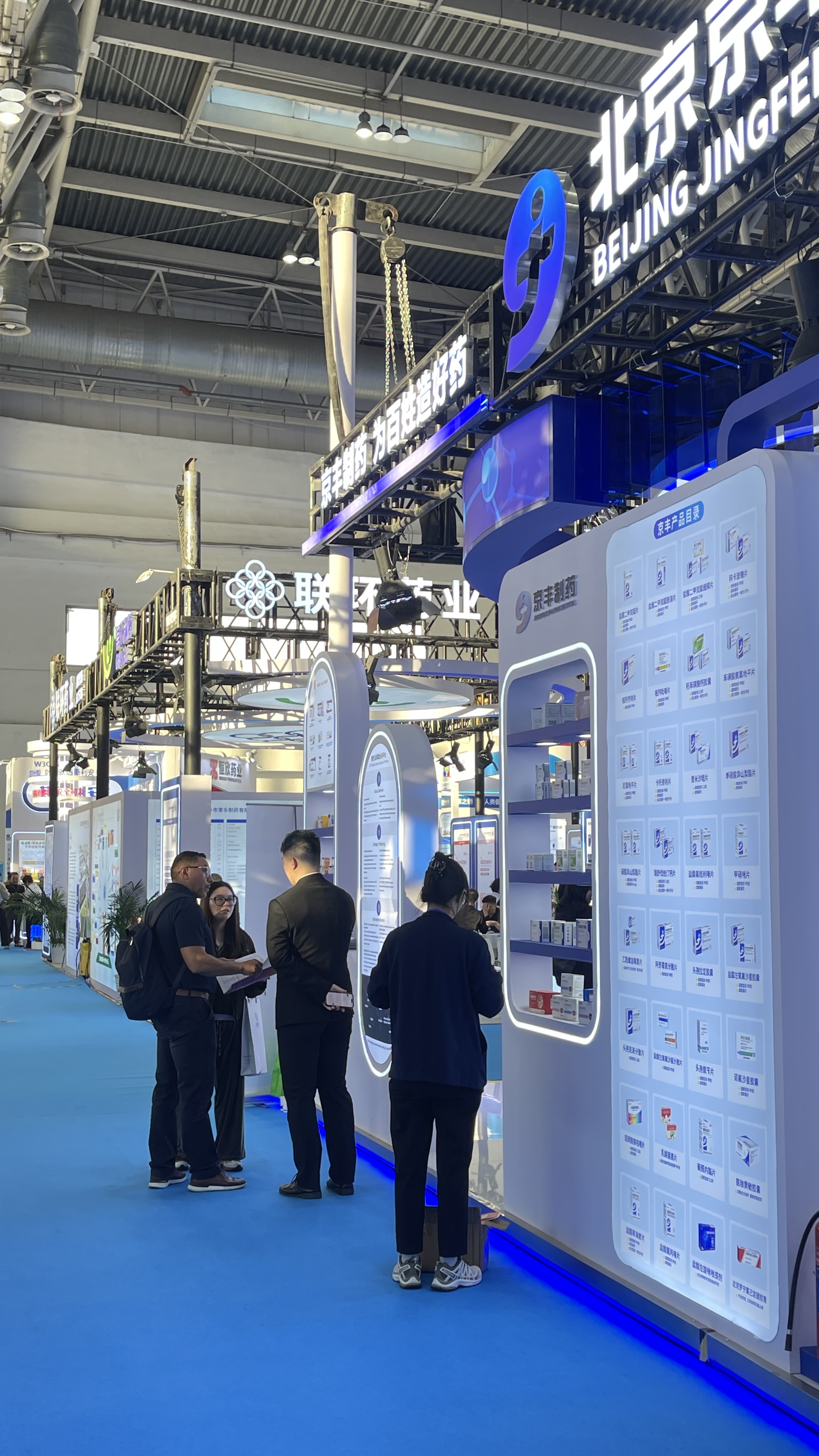 Client discussing sterile scrub brush product specs with WeHere Medical team at CMEF Beijing 2026