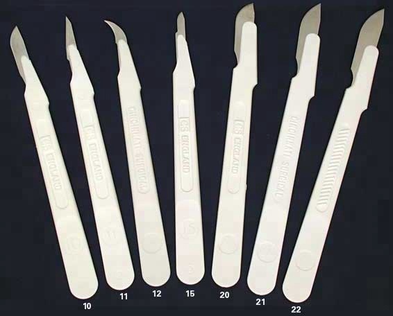 Sterile Stainless Steel Surgical Blade with Plastic Handle 5