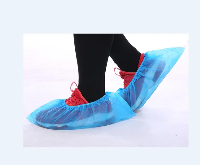 Disposable antiskid and antistatic shoe cover